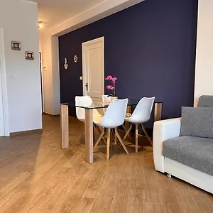 Charming Apartments, Steps From The Appartamento